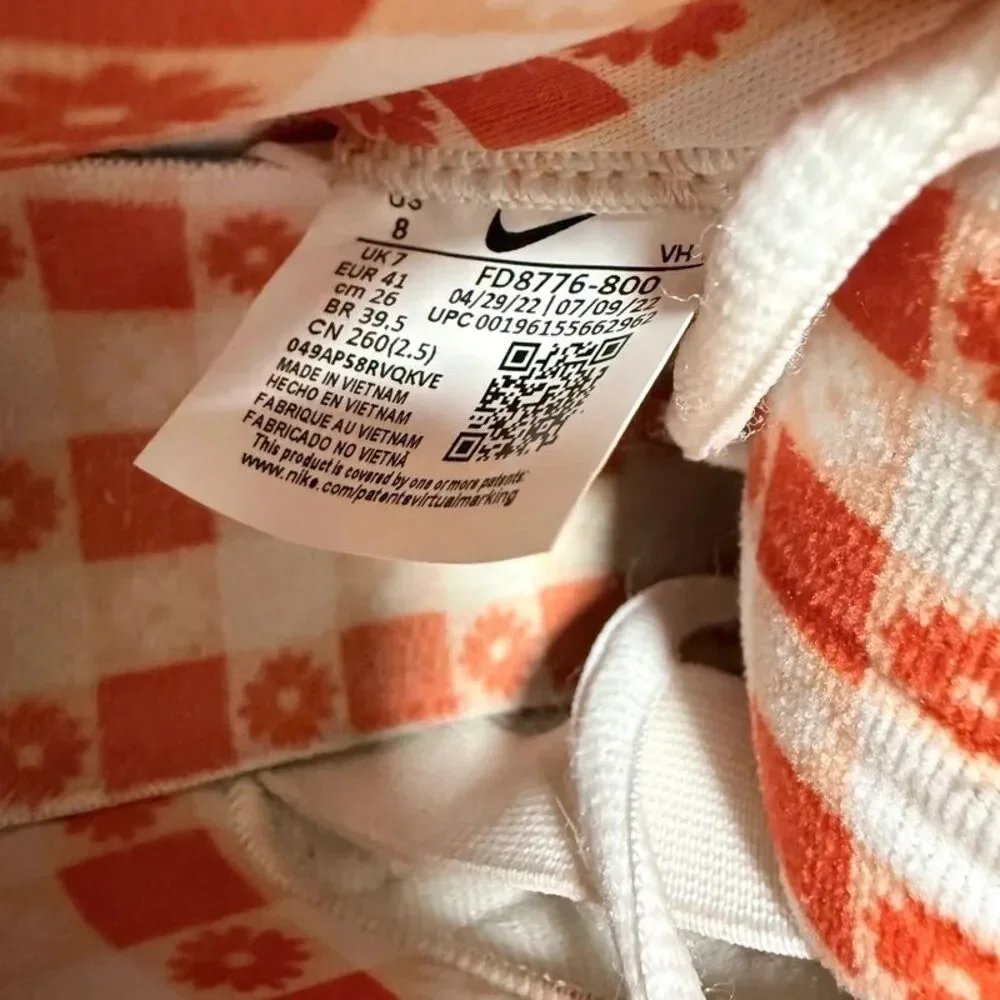 Nike SB Dunk Low Orange Lobster Size 8